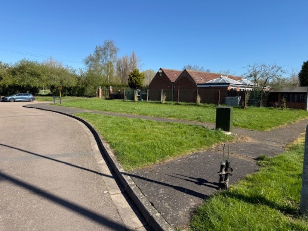 Lot: 84 - PARCEL OF FREEHOLD LAND WITH POTENTIAL - Parcel of land on the left as you enter Birkdale Close